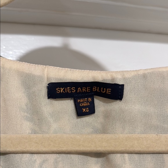 Green and Cream Ruffle Top - Picture 2 of 5